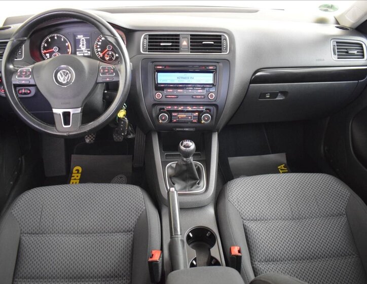 Volkswagen Jetta Sedan / Limuzína 1,2 l 77 kw