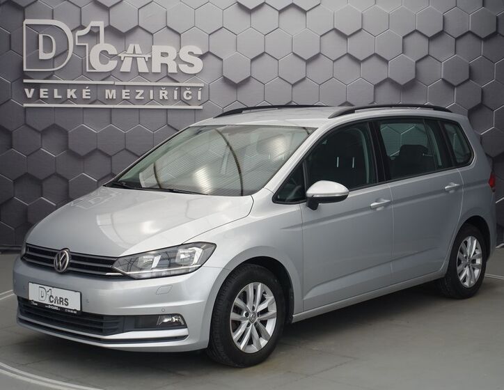 Volkswagen Touran 1