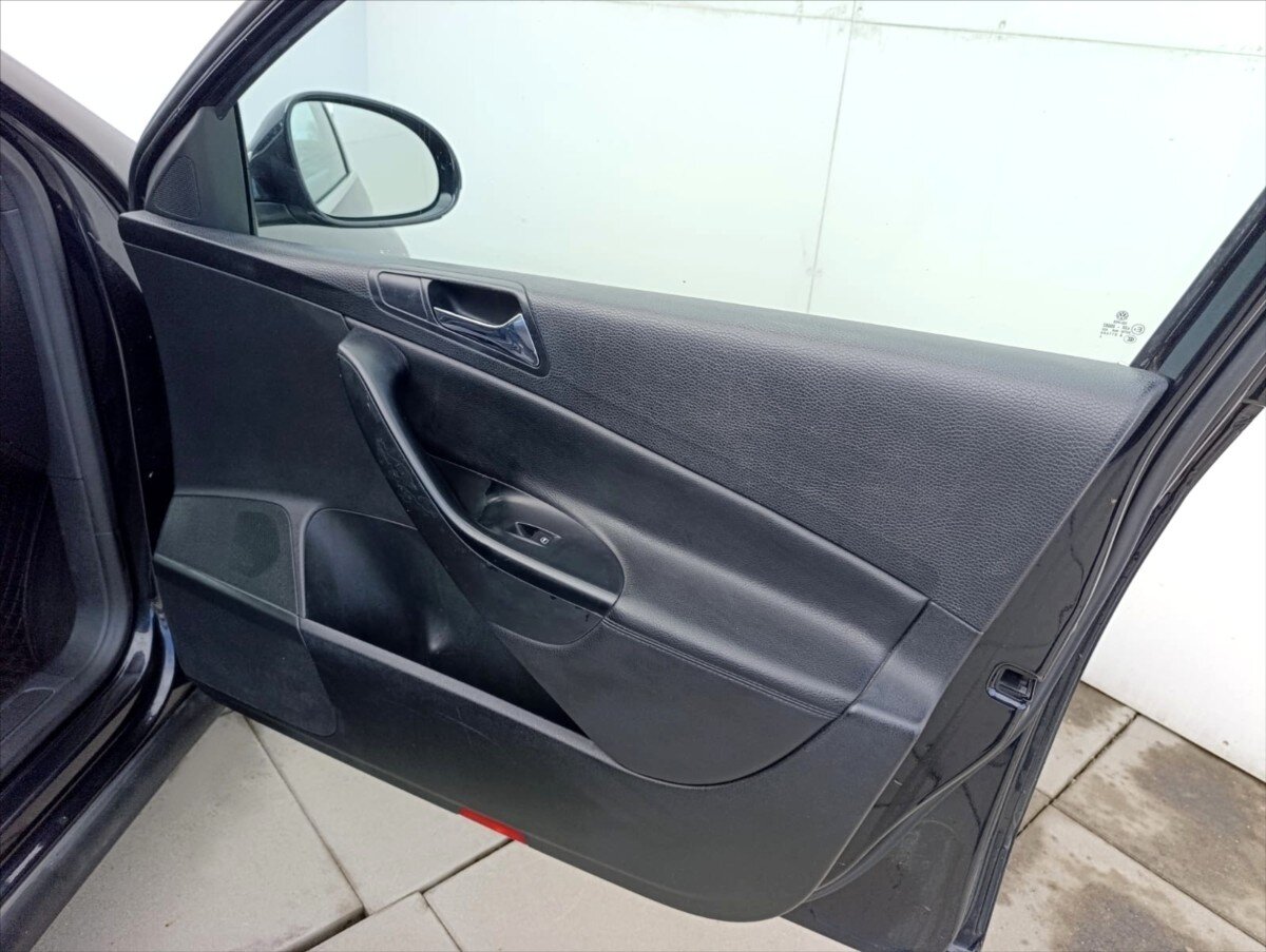 Volkswagen Passat Sedan 2,0 l 103 kw