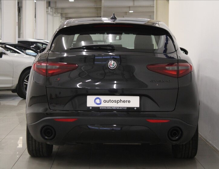 Alfa Romeo Stelvio SUV / Terénní 2,1 l 140 kw