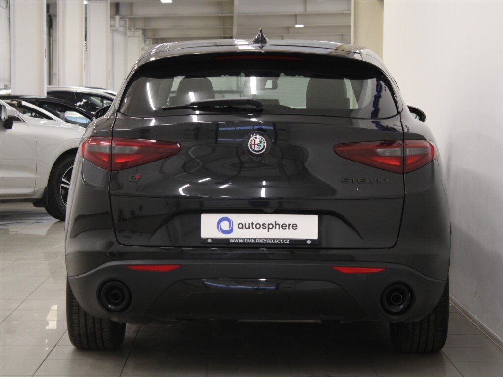 Alfa Romeo Stelvio SUV / Terénní 2,1 l 140 kw