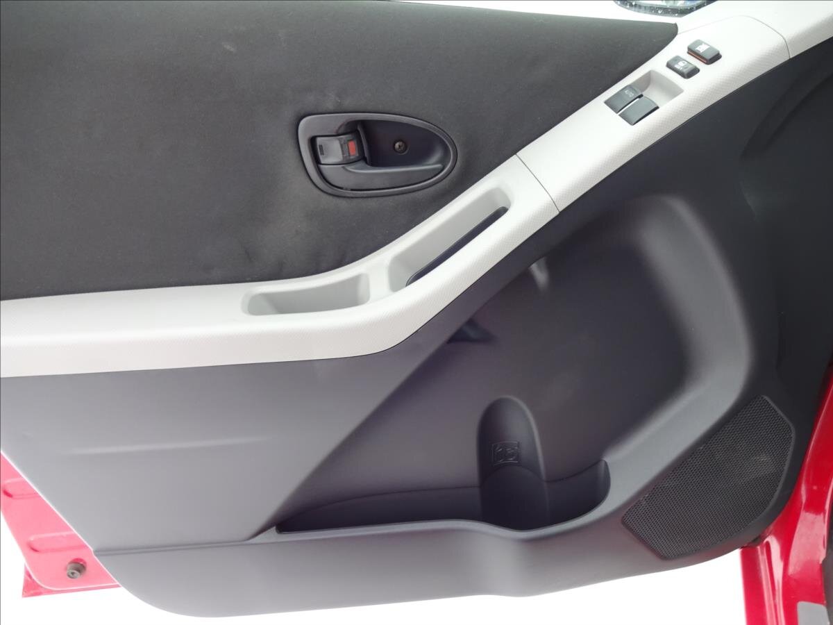 Toyota Yaris Hatchback 998,0 51 kw