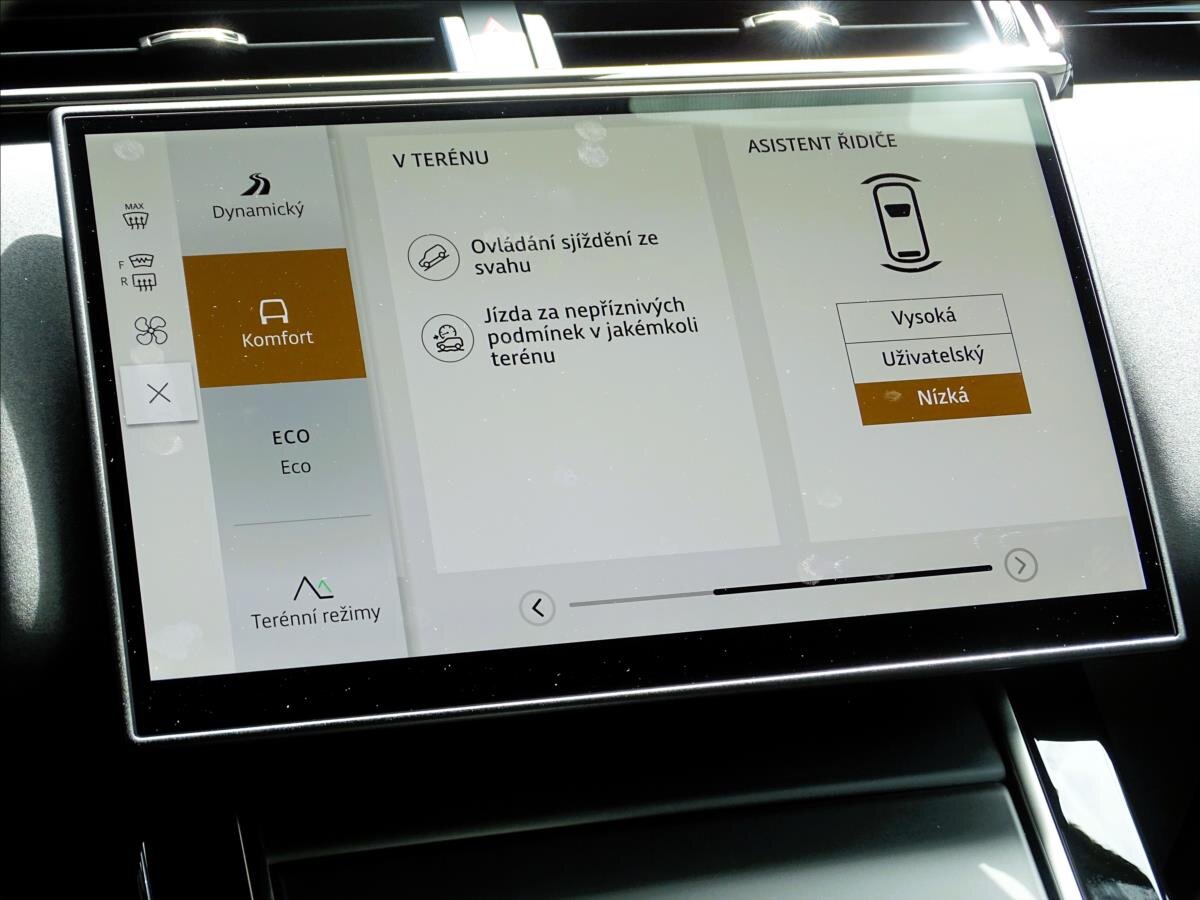 Land Rover Range Rover Velar SUV / Terénní 2,0 l 150 kw