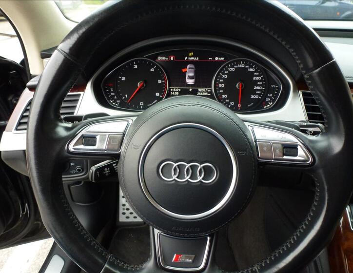 Audi A8 35