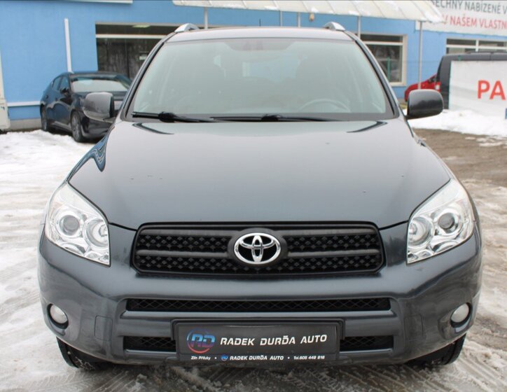 Toyota RAV4 SUV 2,2 l 100 kw