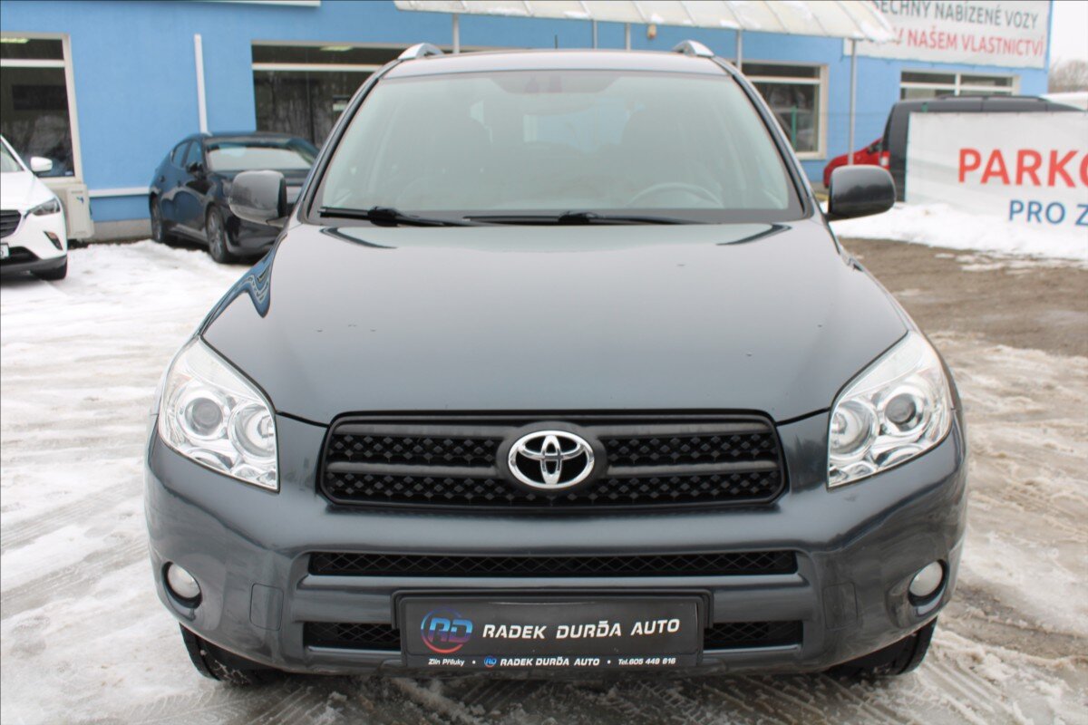Toyota RAV4 SUV 2,2 l 100 kw