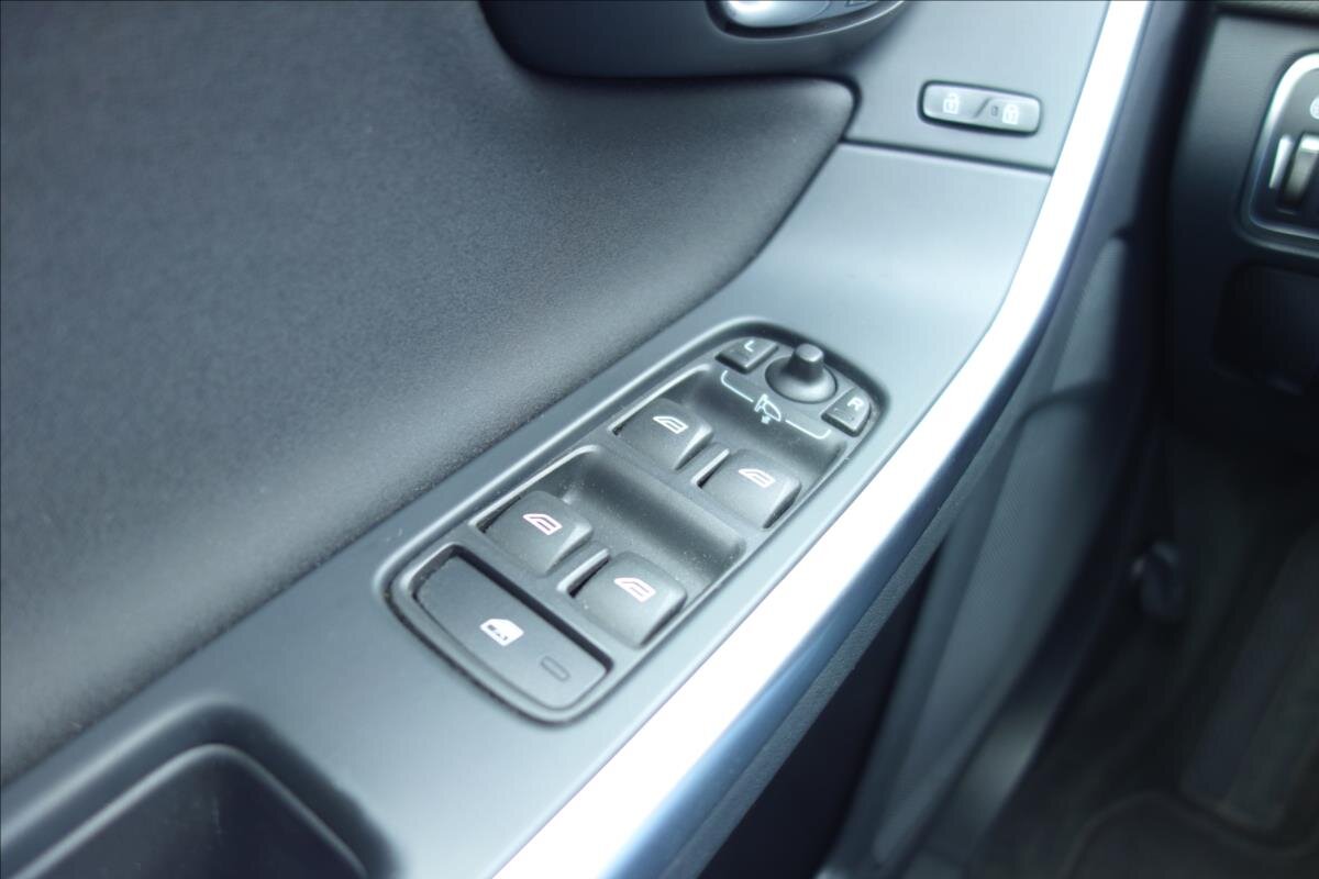 Volvo V60 Kombi 2,0 l 133 kw