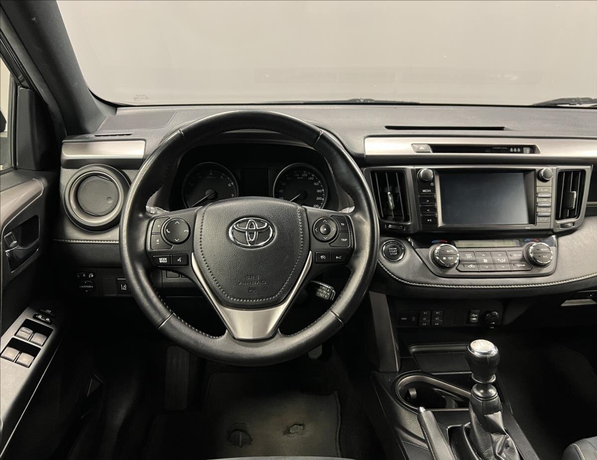 Toyota RAV4 SUV / Terénní 2,0 l 112 kw
