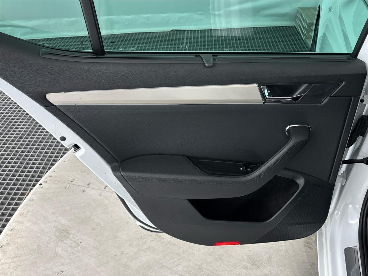 Škoda Superb Sedan / Limuzína 1,4 l 160 kw