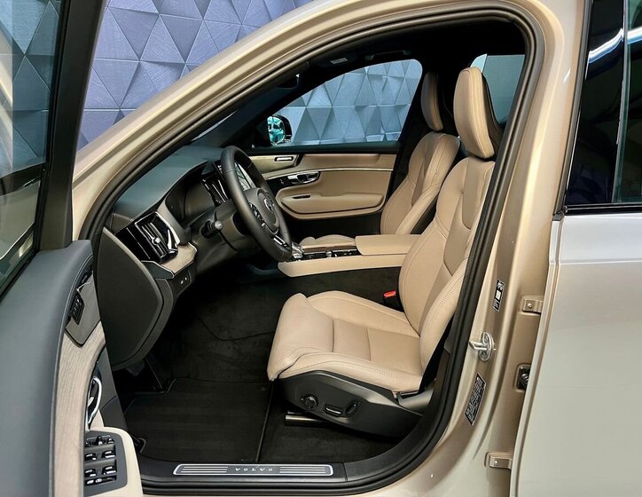 Volvo XC90 SUV / Terénní 2,0 l 335 kw