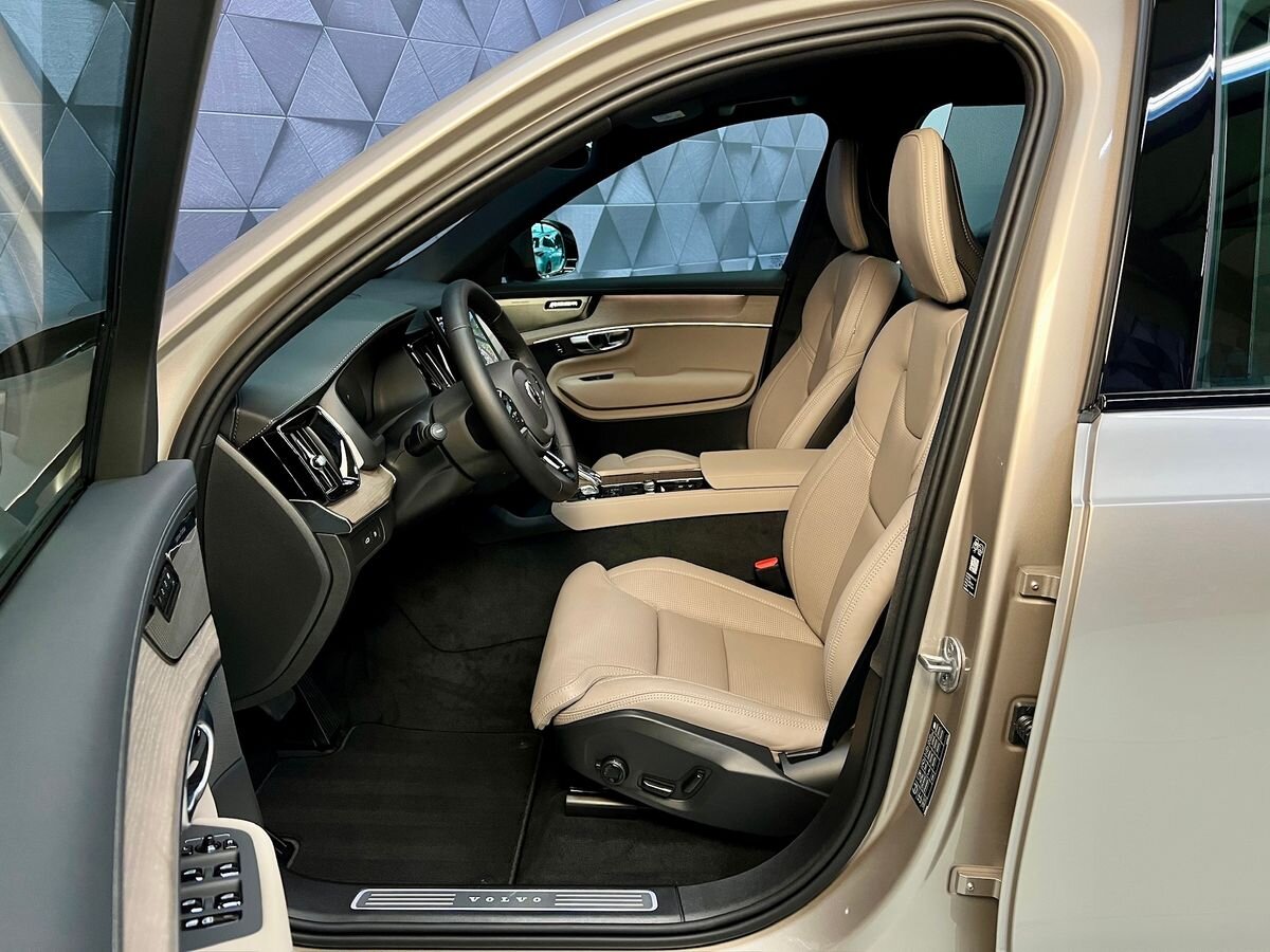 Volvo XC90 SUV / Terénní 2,0 l 335 kw