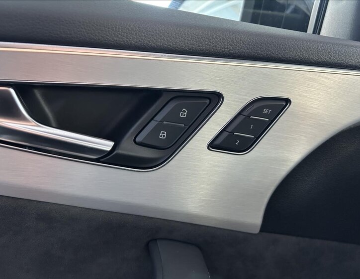 Audi Q8 SUV / Terénní 3,0 l 250 kw