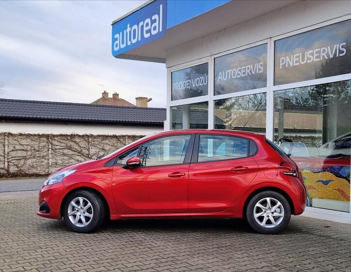 Peugeot 208 Hatchback 1,2 l 61 kw
