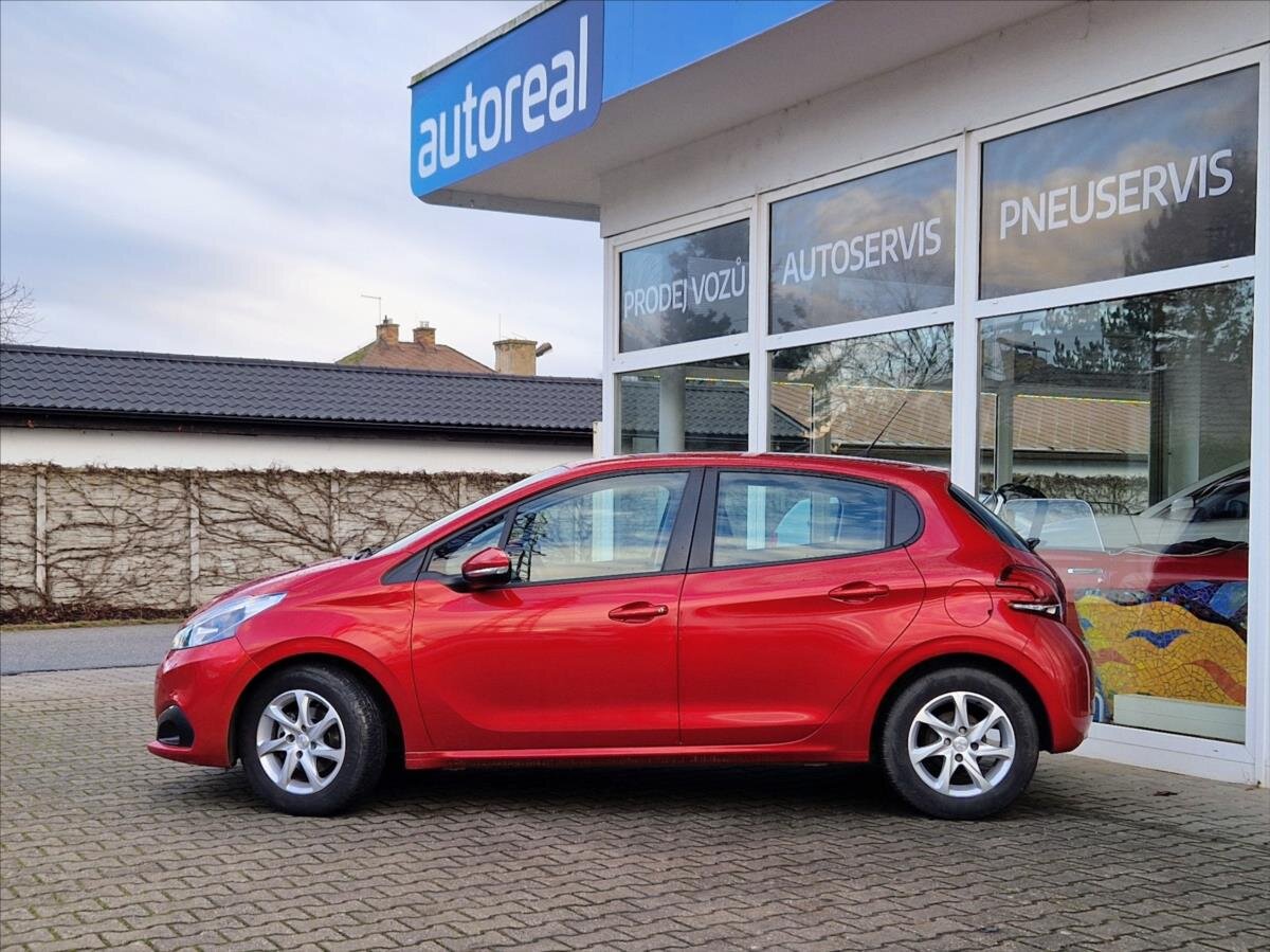 Peugeot 208 Hatchback 1,2 l 61 kw