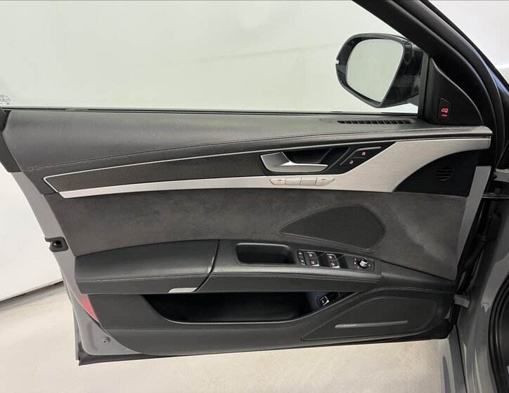 Audi S8 Sedan / Limuzína 4,0 l 445 kw