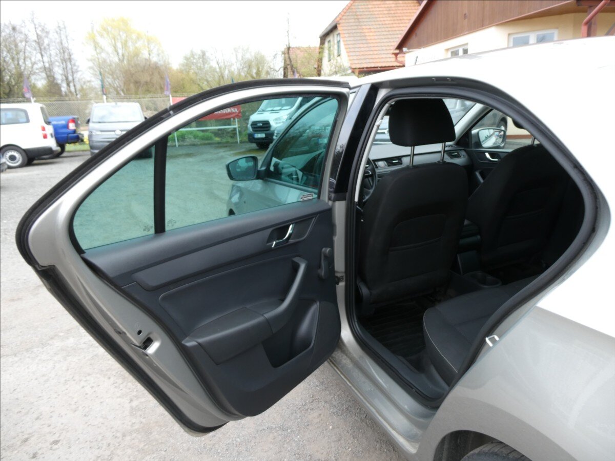 Škoda Rapid Sedan / Limuzína 1,2 l 77 kw