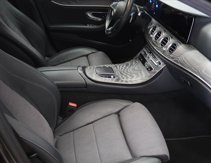 Mercedes-Benz Třídy E Kombi 2,0 l 143 kw