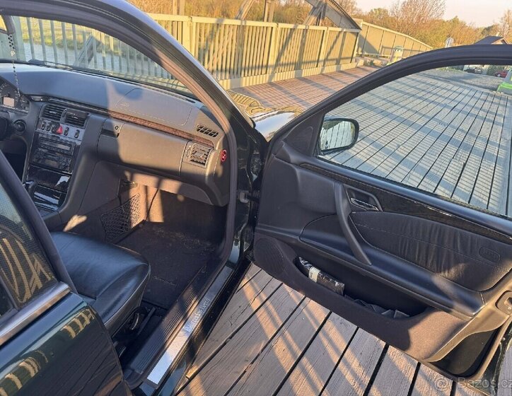 Mercedes-Benz Ostatní Sedan / Limuzína 0,0 145 kw