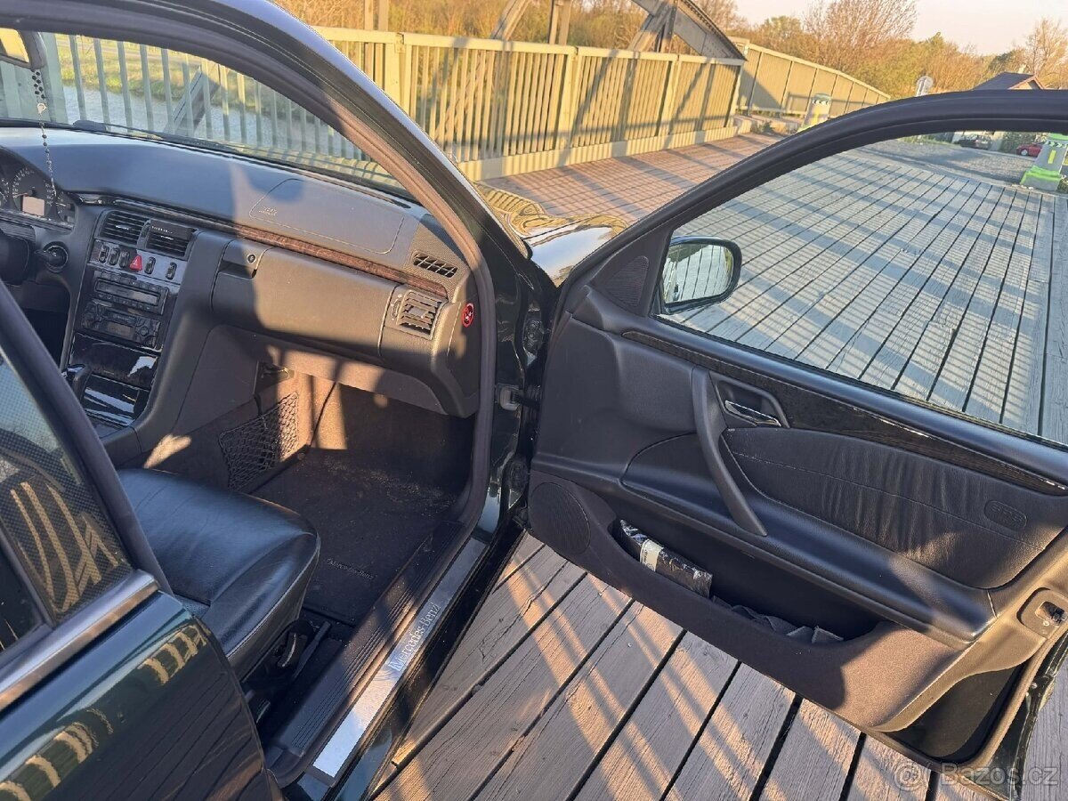 Mercedes-Benz Ostatní Sedan / Limuzína 0,0 145 kw