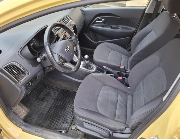 KIA Rio 10