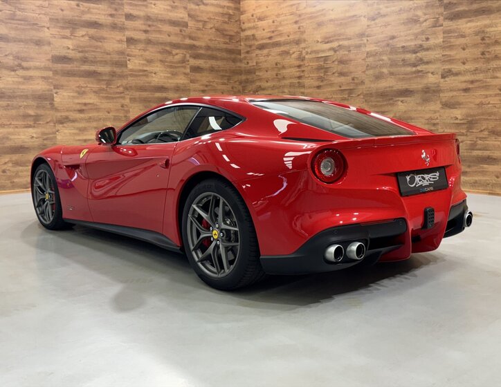 Ferrari F12 Berlinetta Kupé 6,3 l 541 kw