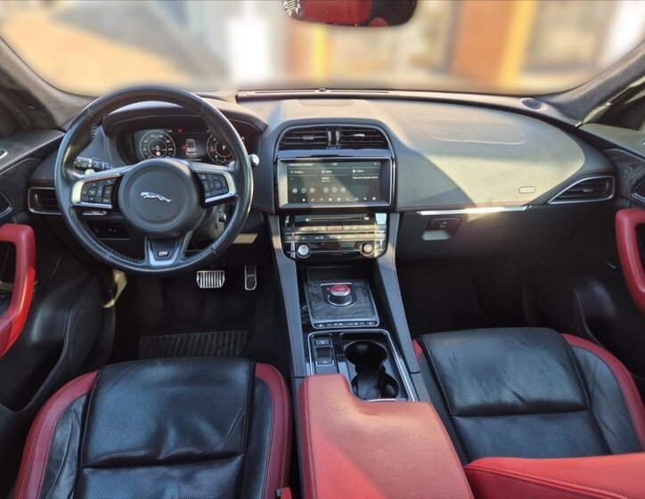 Jaguar F-Pace SUV / Terénní 3,0 l 221 kw