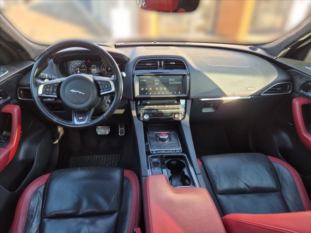 Jaguar F-Pace SUV / Terénní 3,0 l 221 kw