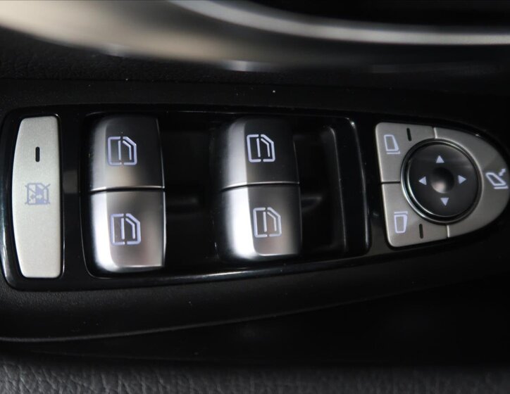 Mercedes-Benz Třídy E Kombi 2,0 l 143 kw