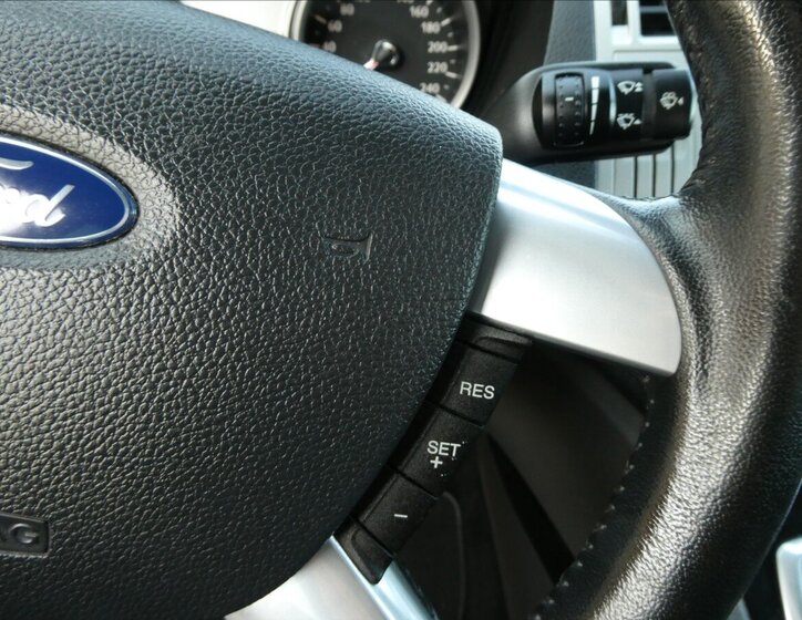 Ford Kuga SUV / Terénní 2,0 l 103 kw