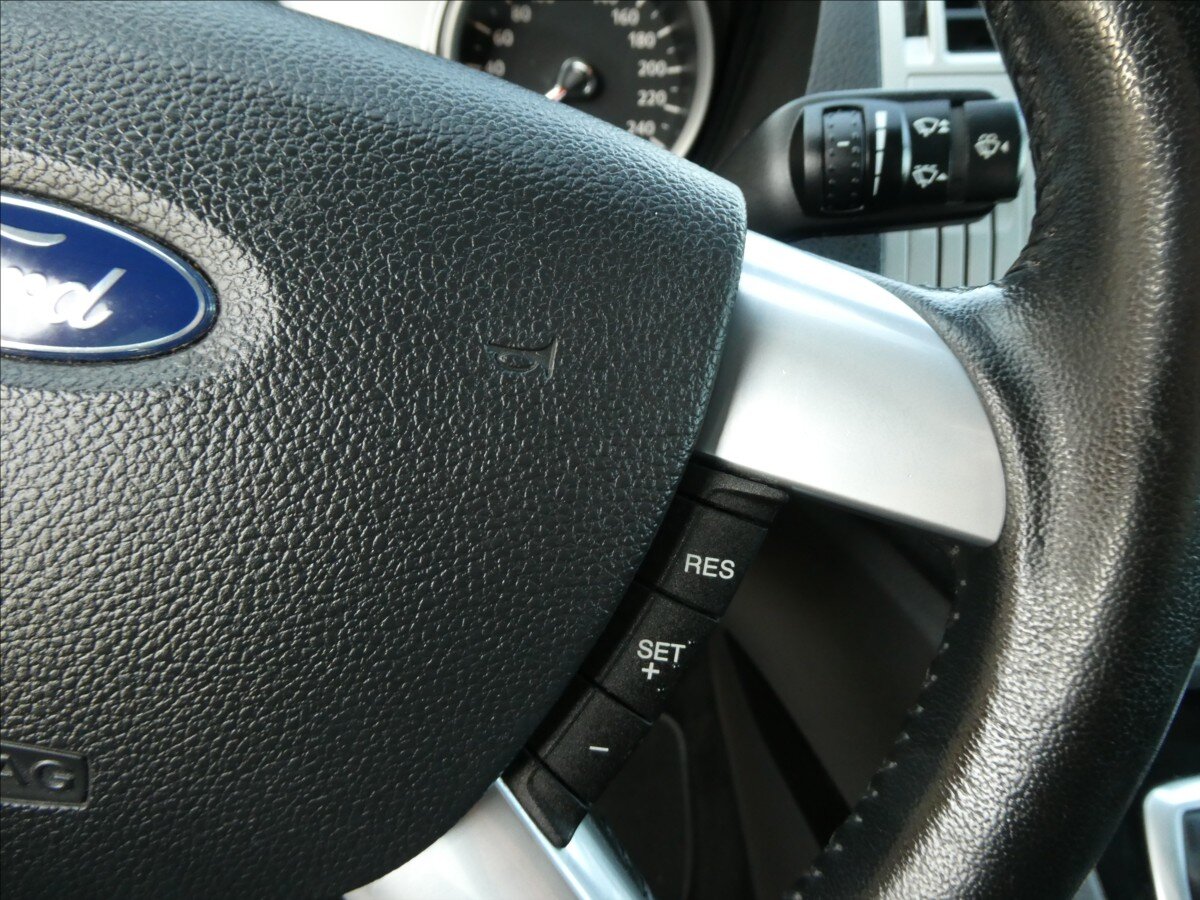 Ford Kuga SUV / Terénní 2,0 l 103 kw