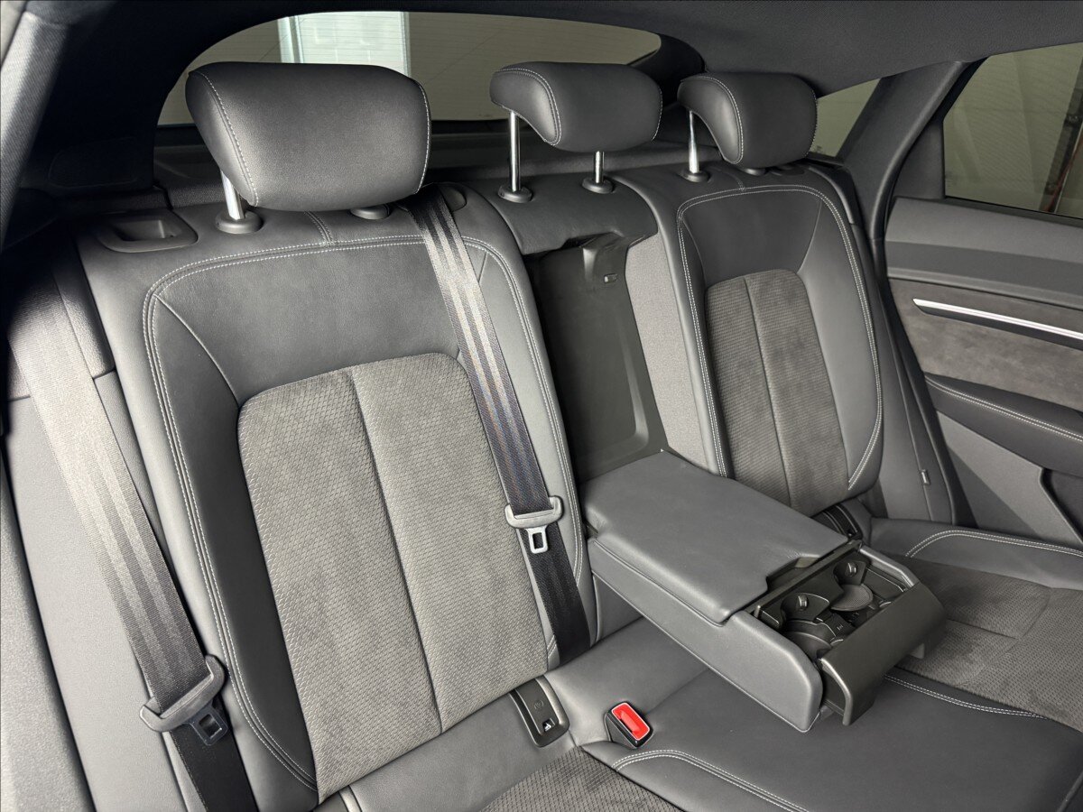 Audi e-tron SUV / Terénní 0,0 300 kw