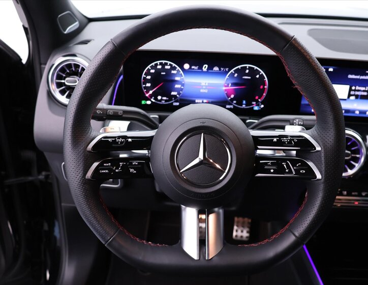 Mercedes-Benz GLB 21