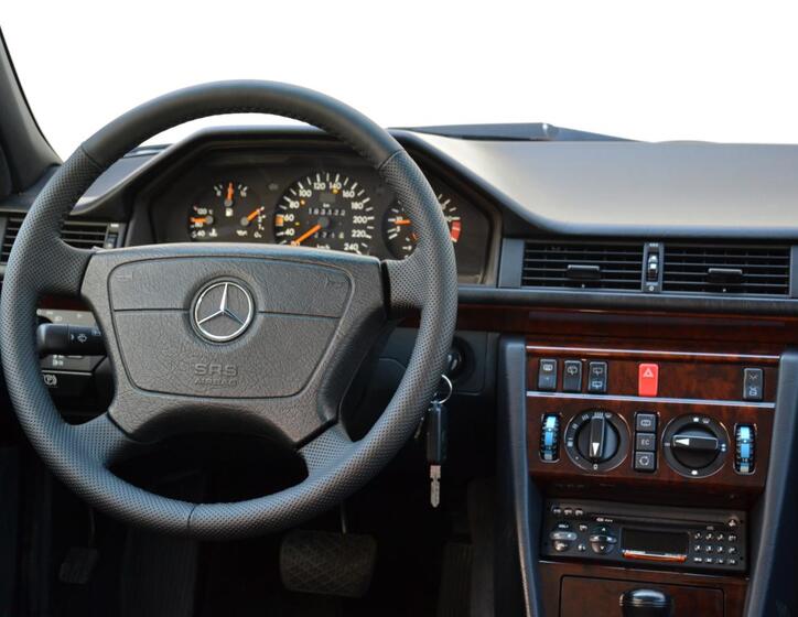 Mercedes-Benz 124 16