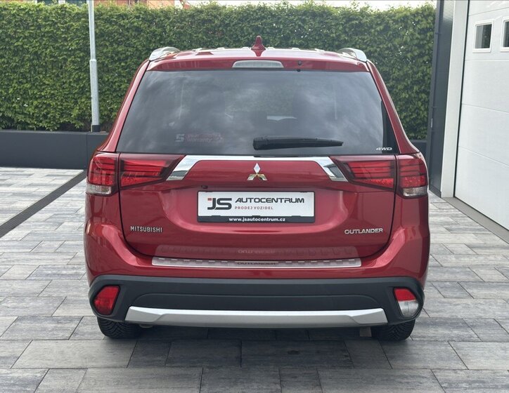 Mitsubishi Outlander SUV / Terénní 2,3 l 110 kw