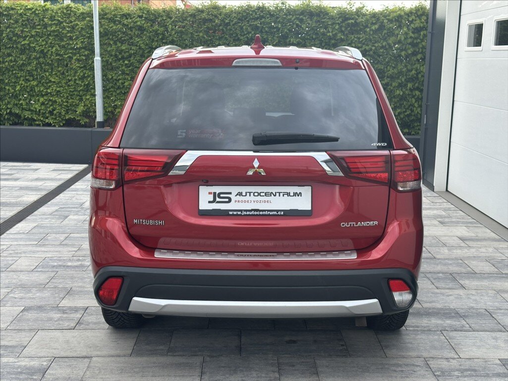 Mitsubishi Outlander SUV / Terénní 2,3 l 110 kw