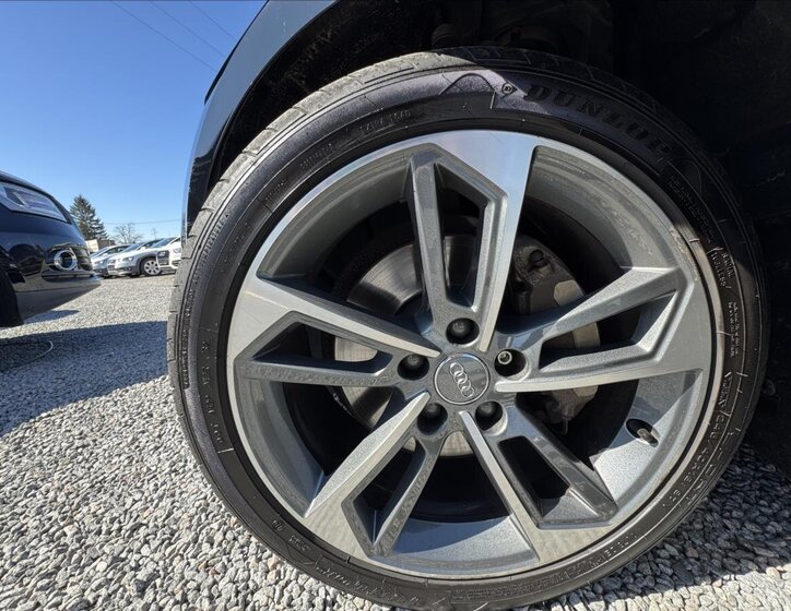 Audi A4 Kombi 2,0 l 140 kw