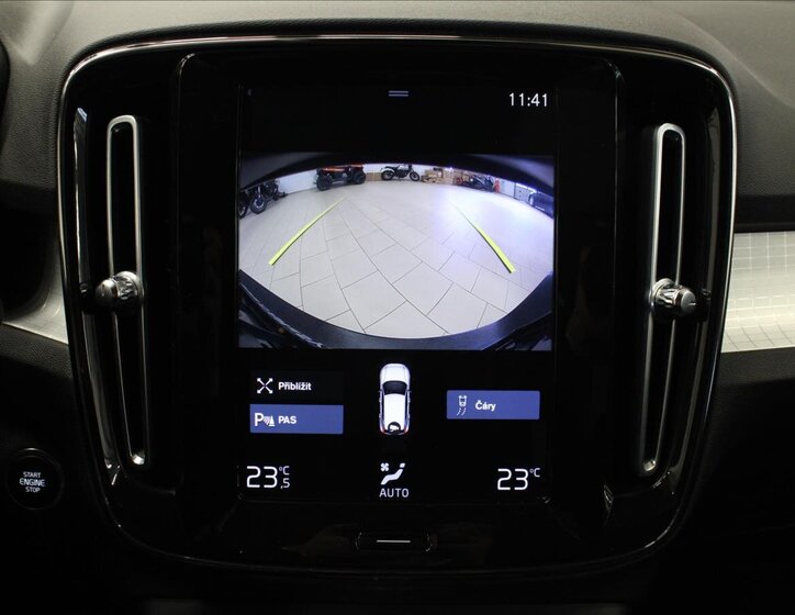 Volvo XC40 SUV / Terénní 2,0 l 182 kw