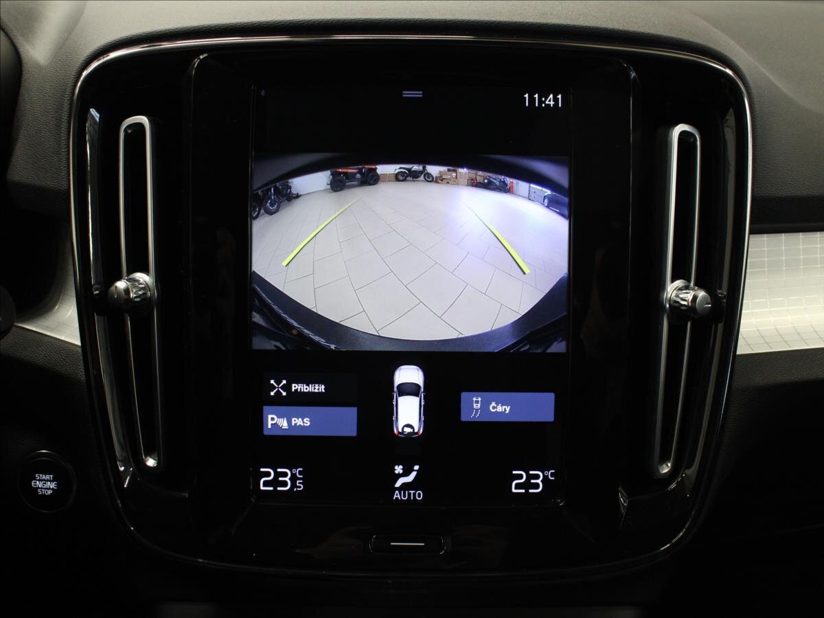 Volvo XC40 SUV / Terénní 2,0 l 182 kw