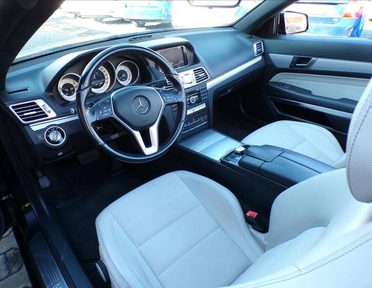 Mercedes-Benz Třídy E 12