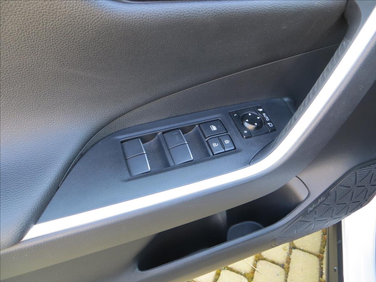Toyota RAV4 SUV 2,5 l 131 kw
