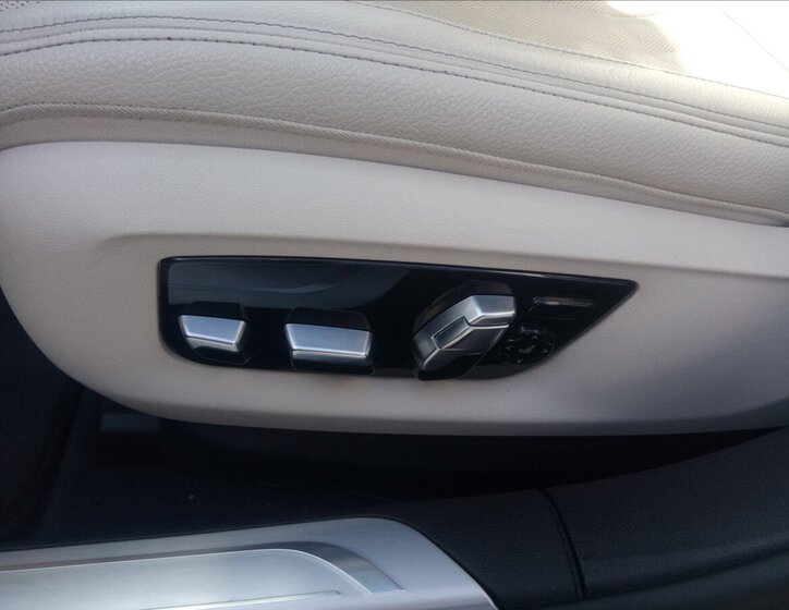 BMW Řada 7 Sedan / Limuzína 3,0 l 235 kw