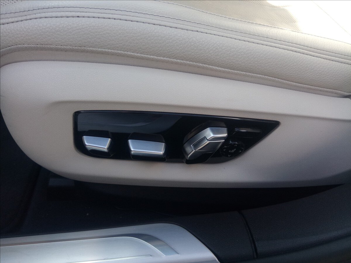 BMW Řada 7 Sedan / Limuzína 3,0 l 235 kw