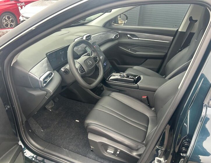 Dongfeng Ostatní SUV / Terénní 1,5 l 145 kw
