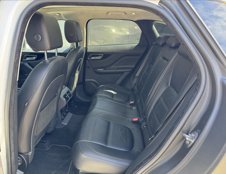 Jaguar F-Pace SUV / Terénní 2,0 l 184 kw