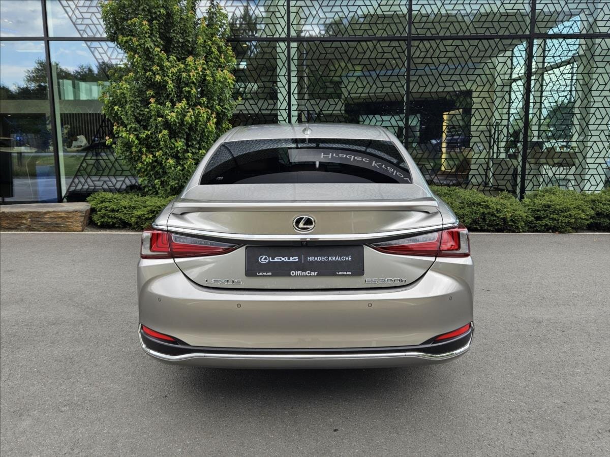 Lexus ES 300h Sedan / Limuzína 2,5 l 160 kw