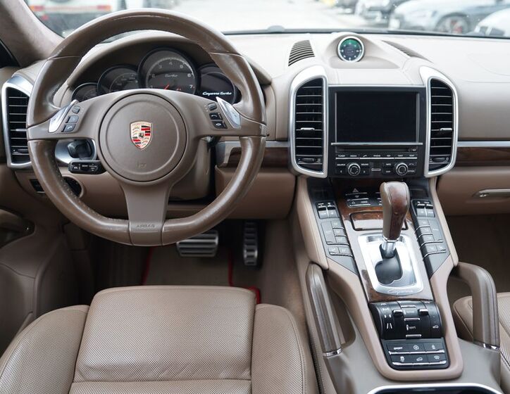 Porsche Cayenne 30