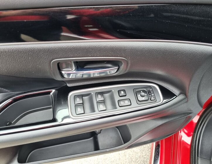 Mitsubishi Outlander SUV / Terénní 2,4 l 165 kw