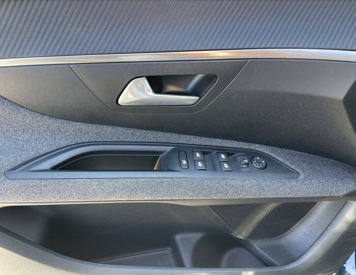 Peugeot 3008 MPV 1,2 l 96 kw