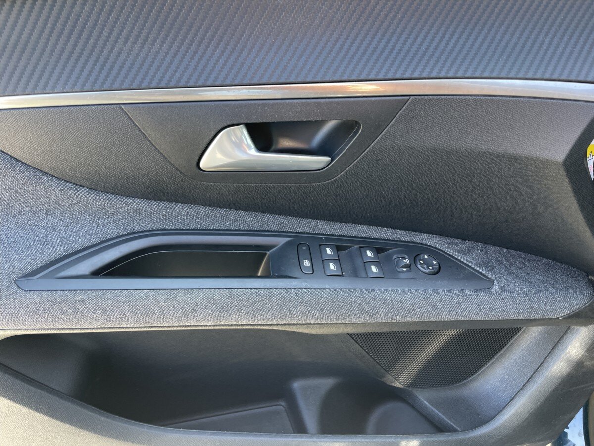 Peugeot 3008 MPV 1,2 l 96 kw