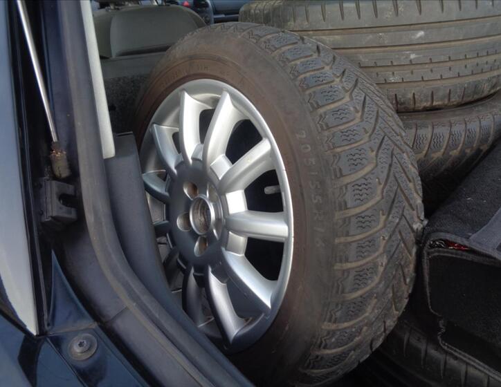 Volkswagen New Beetle 10